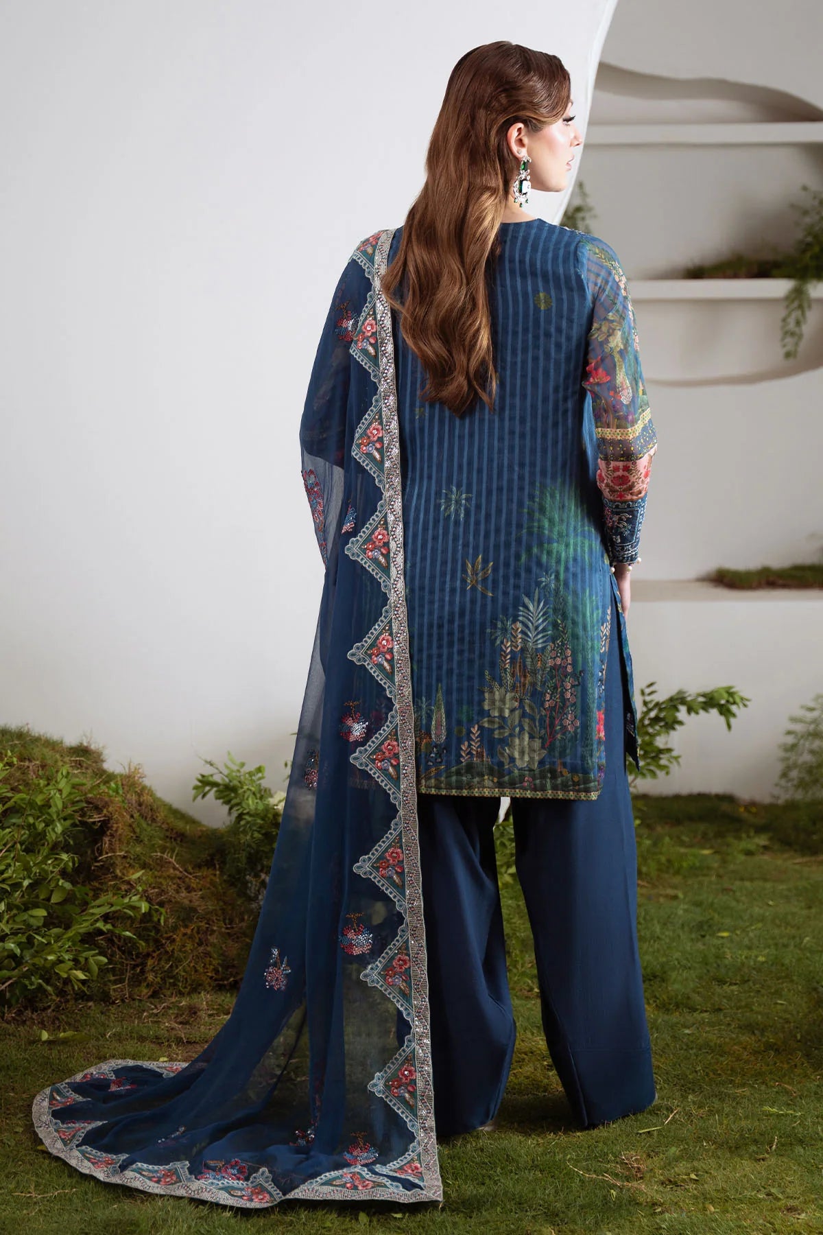 Embroidered organza daman motifs with silk finish – elegant detailing on Nureh ready-to-wear suit
