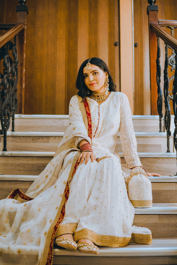 Naaz by Nazia bridal collection with 8 coordinated pieces: gharara outfit, dupatta, potli bag, khussa flats, and matching jewelry – ideal for mehndi.