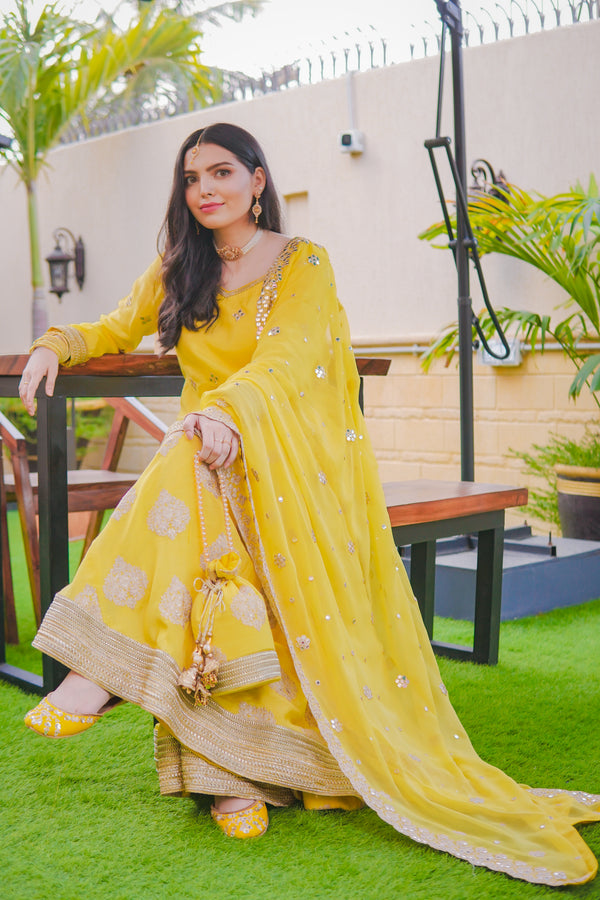 8-piece bridal wedding collection with gharara, potli bag, khussa shoes, and jewelry – perfect for nikaah or wedding functions.