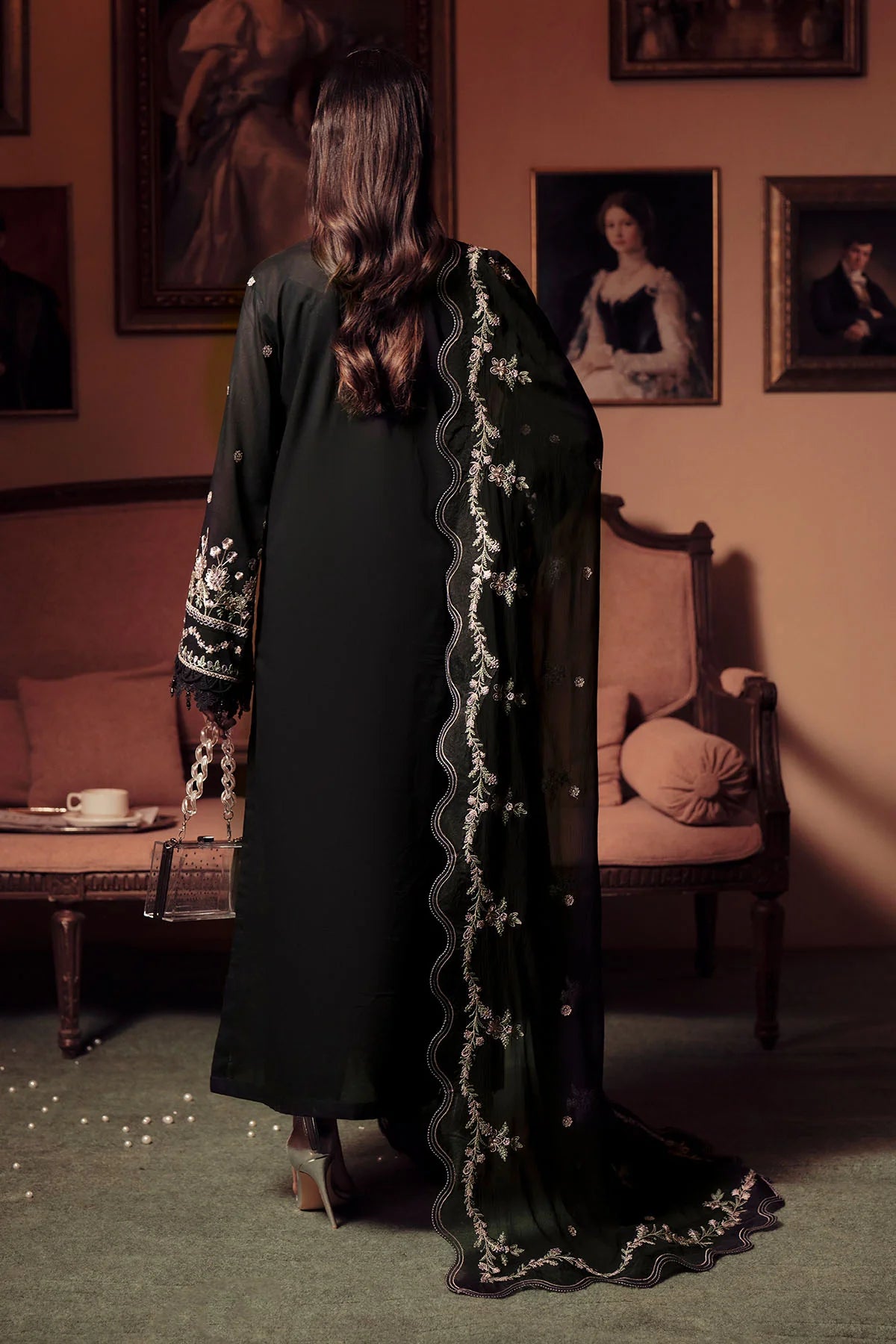 Back design of embroidered lawn shirt from Nureh FEYA Style FE-12 3-piece suit
