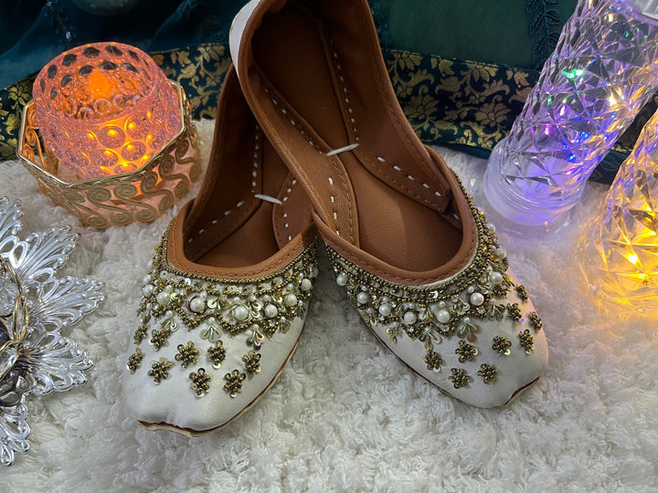 Complete bridal trousseau with embellished gharara, potli purse, khussa shoes, and jewelry set – designed for nikaah, mehndi, and wedding functions.