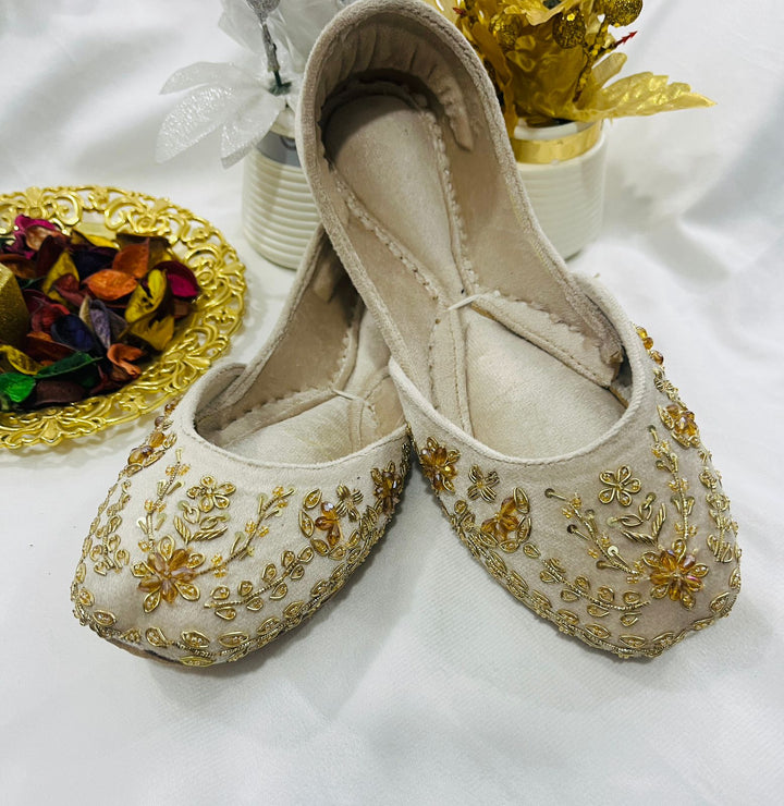 Handcrafted GOLD khussas with intricate gold embroidery and cushioned lining – festive women’s footwear
