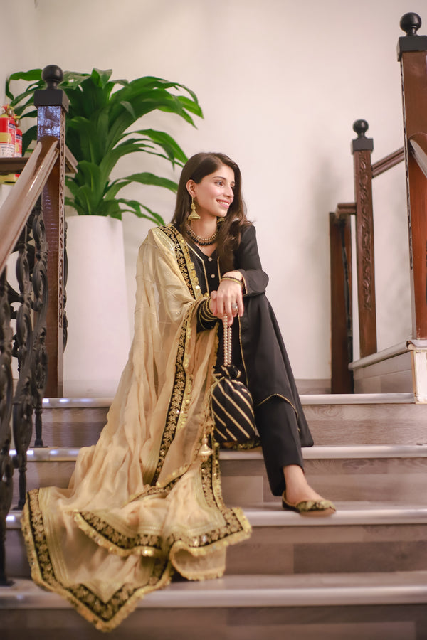 8-piece bridal wedding collection with gharara, potli bag, khussa shoes, and jewelry – perfect for nikaah or wedding functions.
