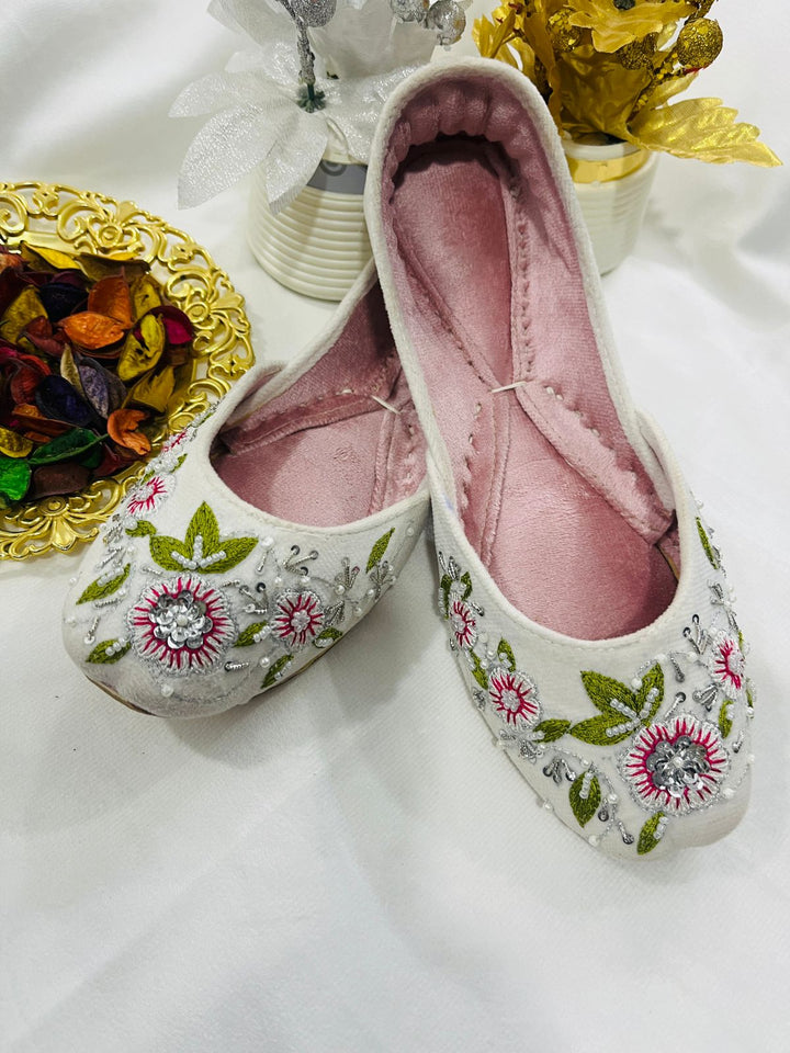 Handcrafted WHITE & PINK velvet khussas with intricate gold embroidery and cushioned lining – festive women’s footwear